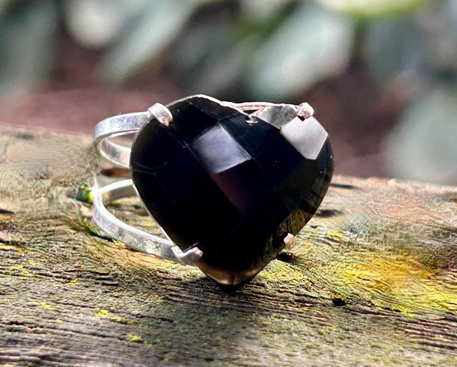 Stylish Obsidian Ring for Daily Wear and Gifting - AstroGuruji